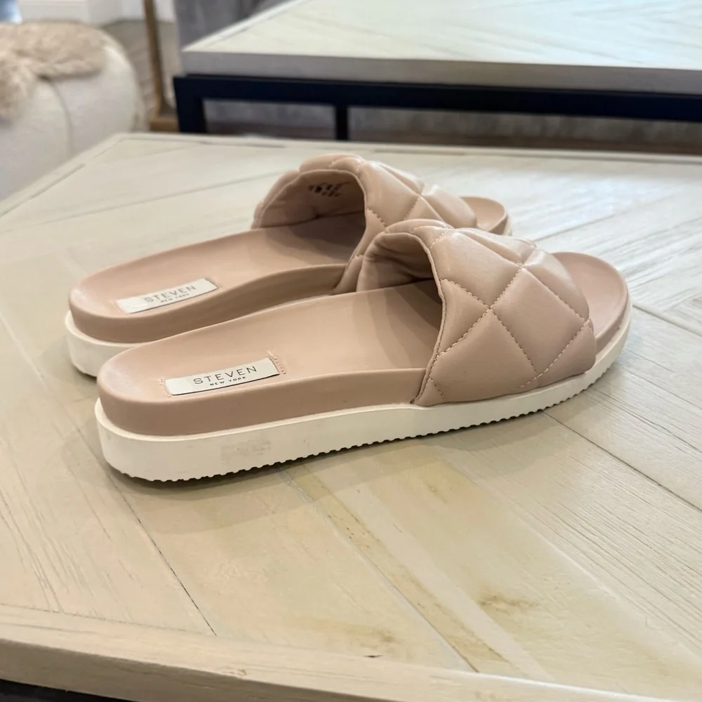 Steve Madden Nude Flip flop Sandal. Size 10